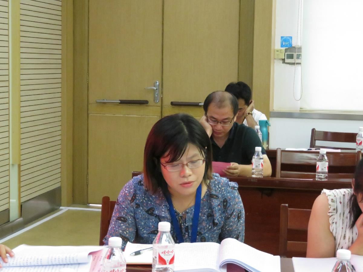 公数中心副主任李臻发言