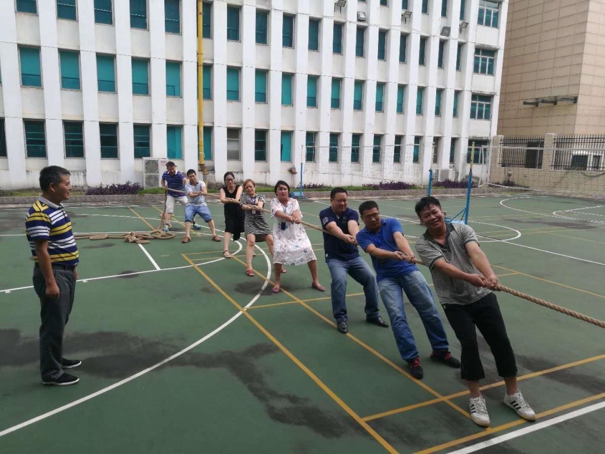 拔河队员集中训练