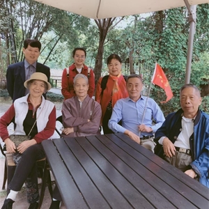 我馆组织离退休人员欢度重阳节