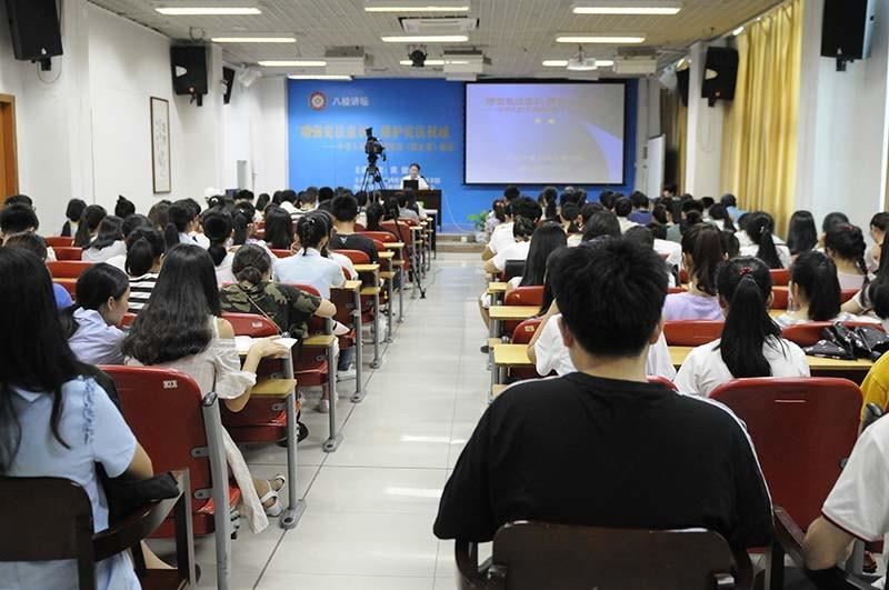 专题讲座现场