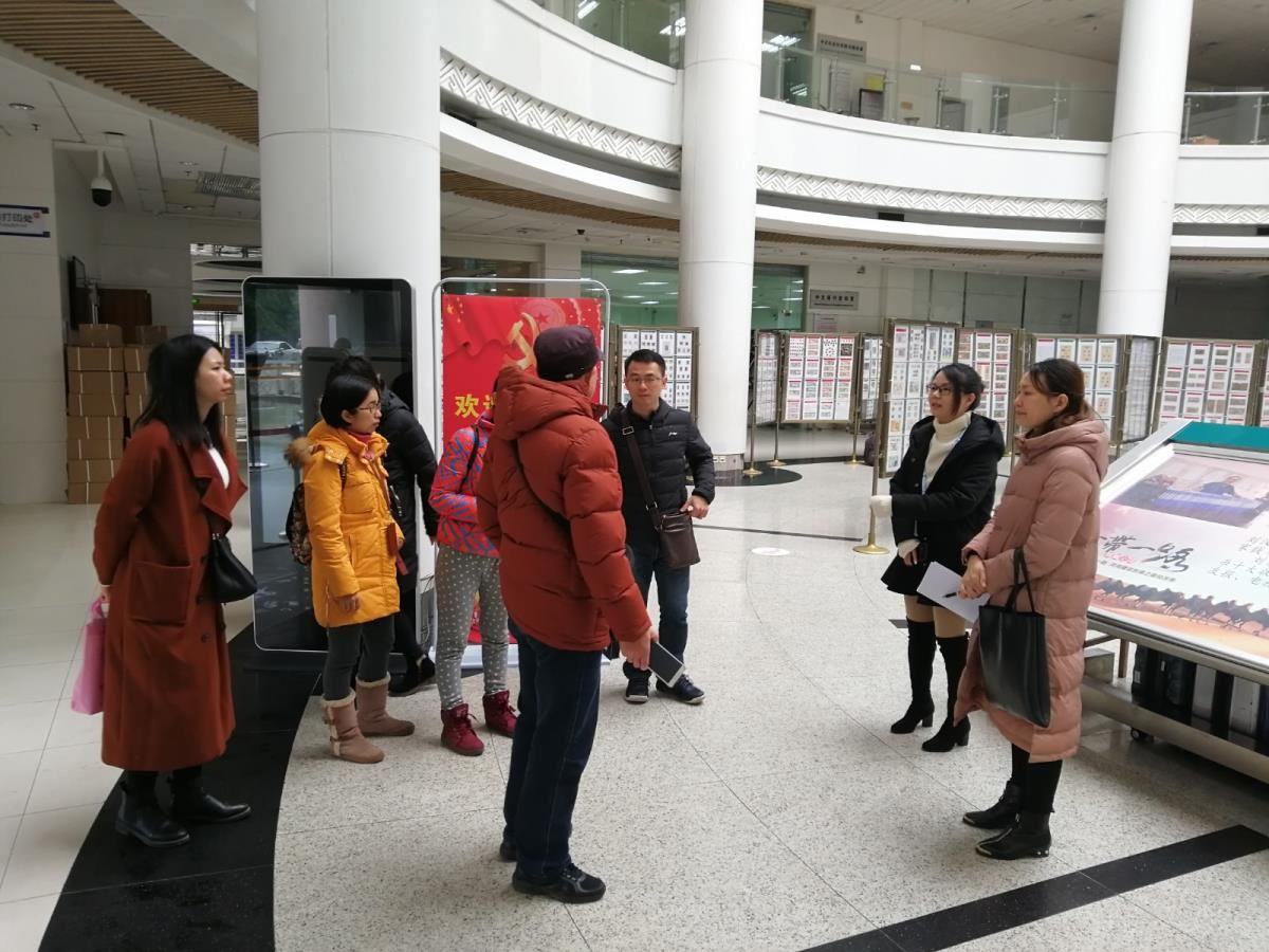 安全物业管理部王斌主任陪同专家组成员在我馆阅览大楼现场检查工作