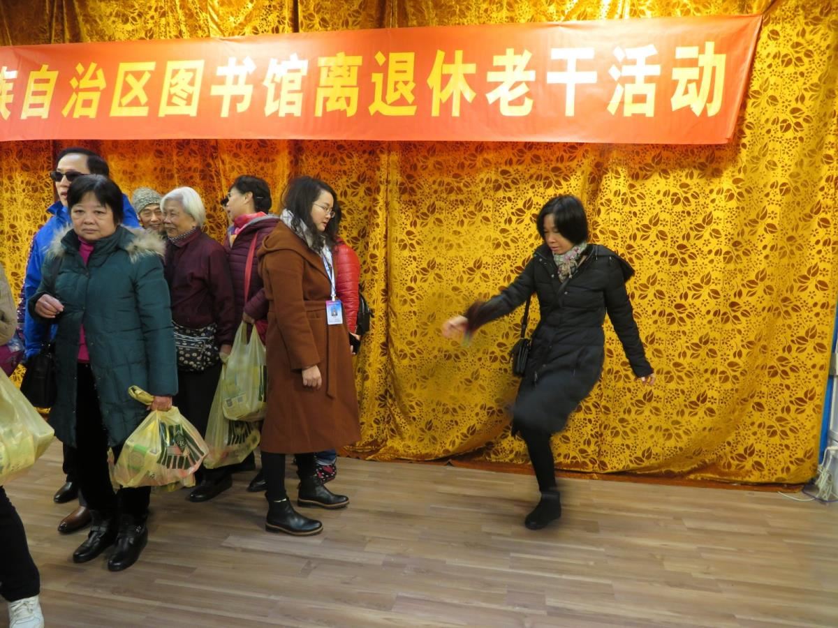 踢毽子