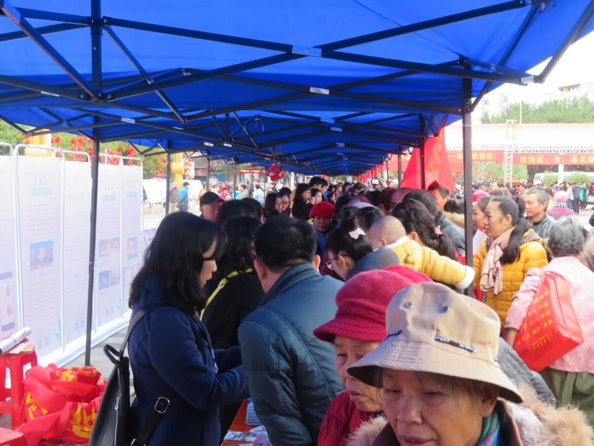 田阳会场：市民积极参加服务活动