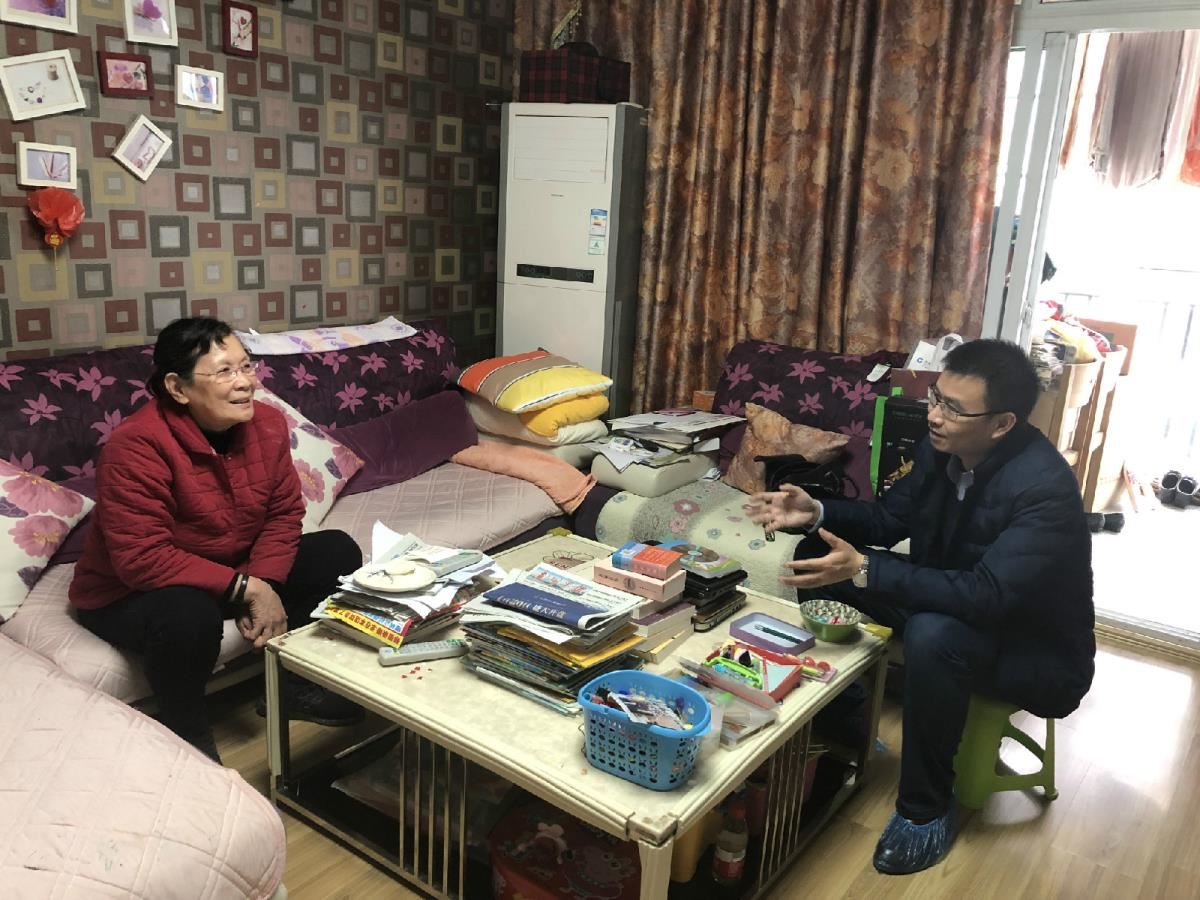 8.彭松林馆长慰问老干