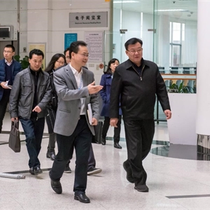 甘霖厅长一行到我馆调研座谈
