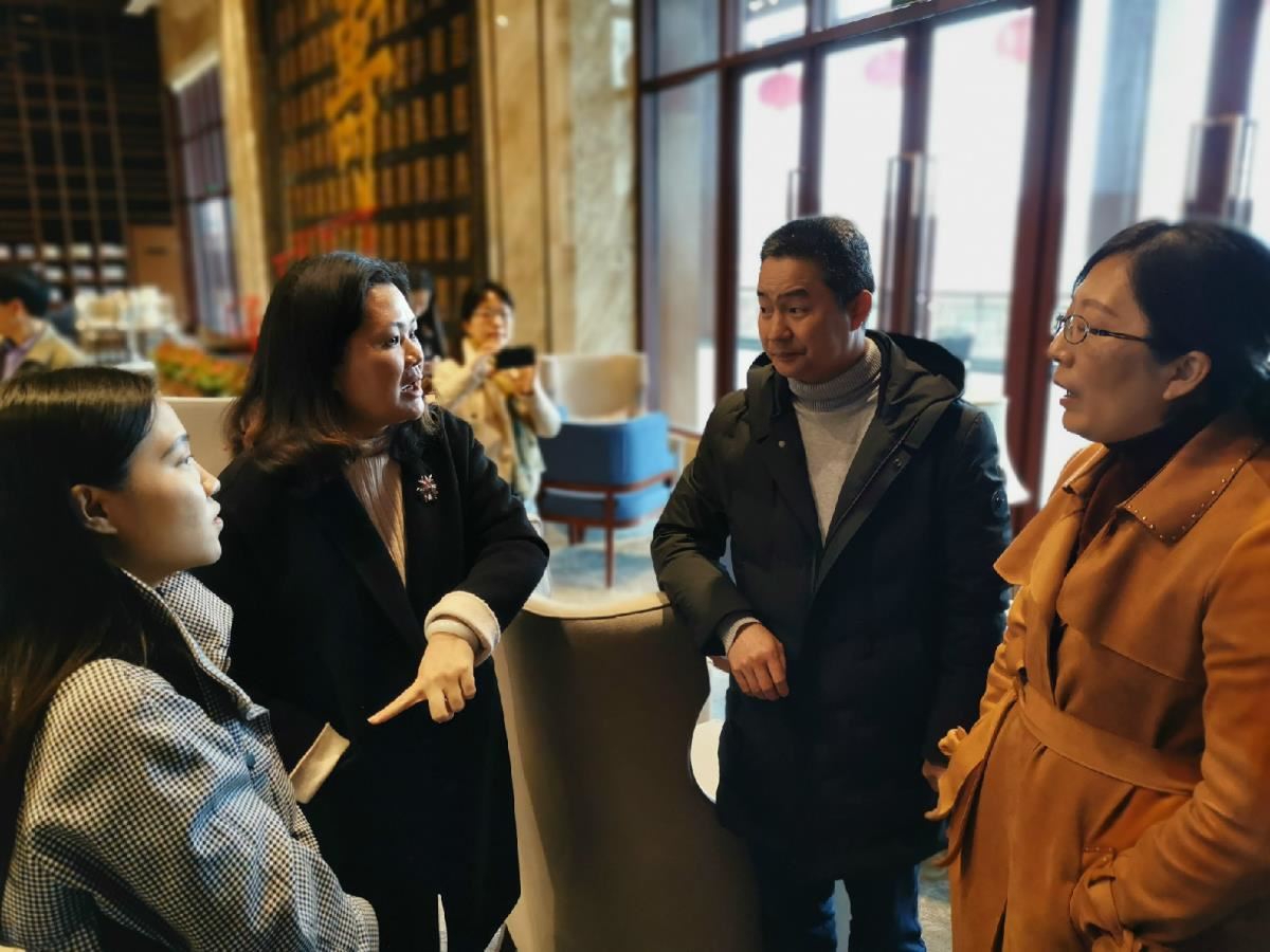 文旅厅公共服务处何晓萍处长参与交流讨论
