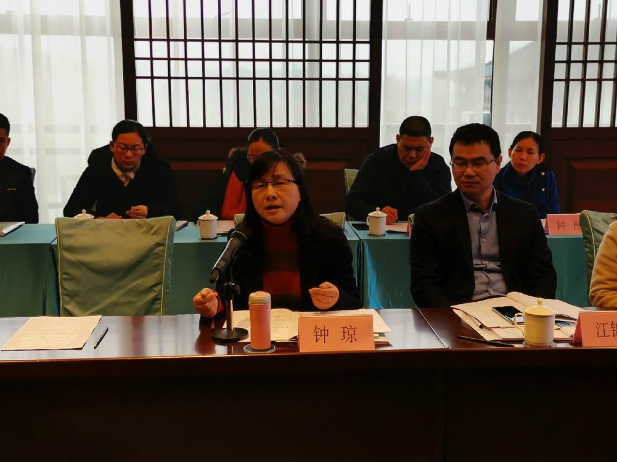 钟琼馆长在培训班上做总结