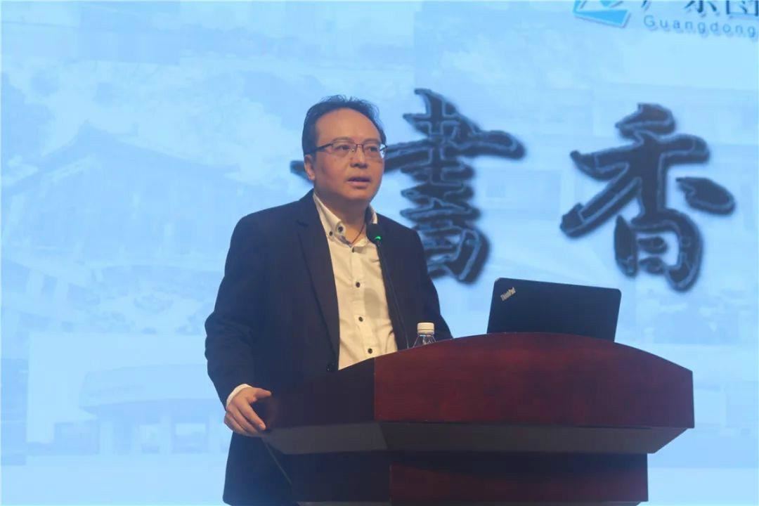 陈卫东作报告