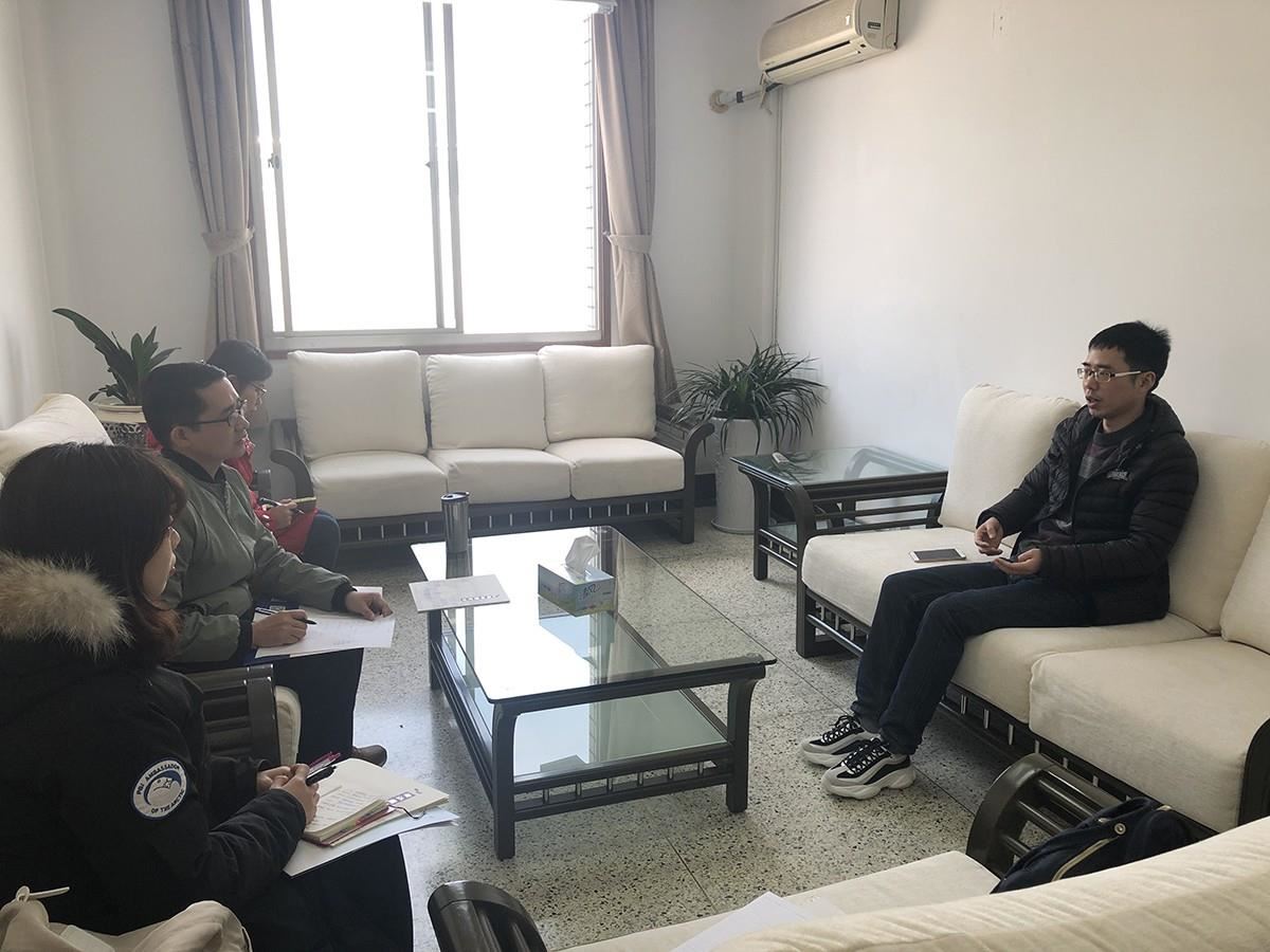 学员在浙江图书馆办公室开展跟班学习