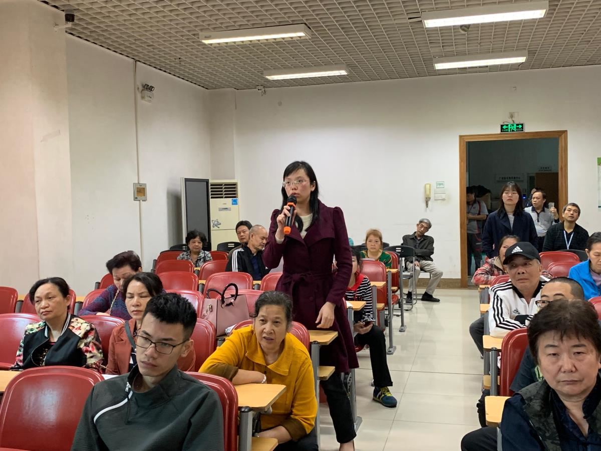 本馆职工现场提问