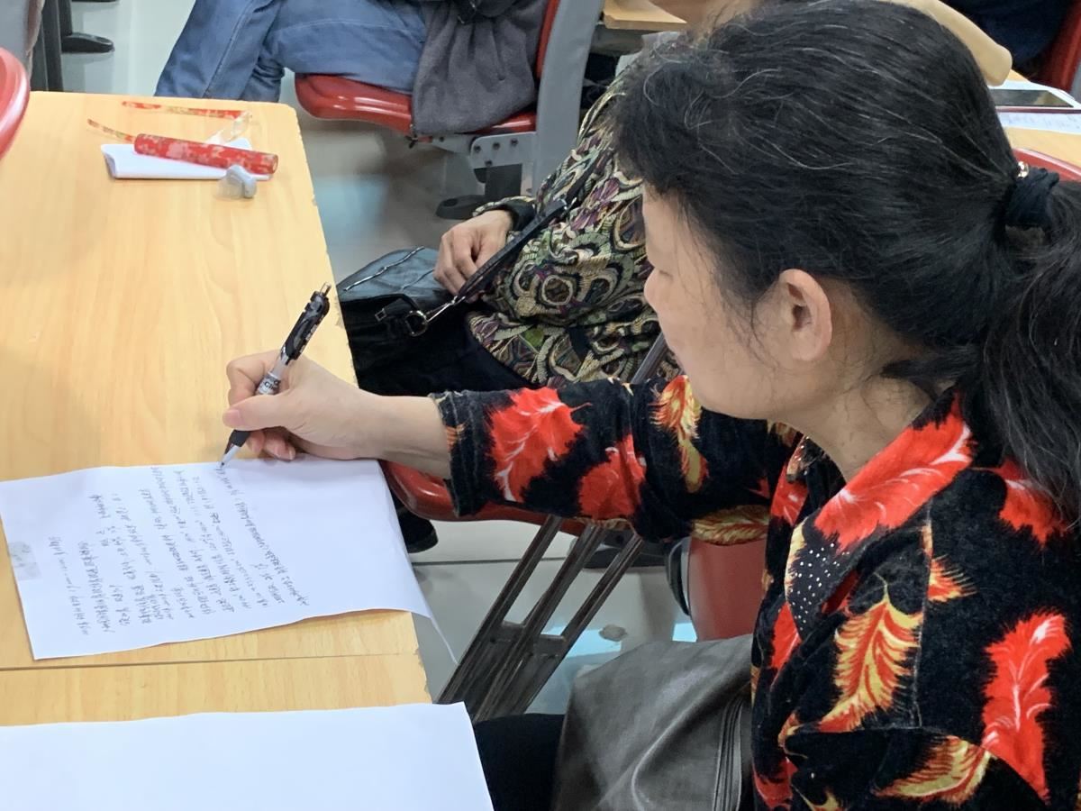 解析会现场认真记录