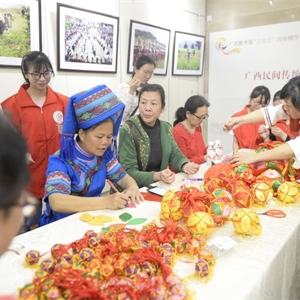 “八桂春意浓，佳节赏民俗”广西图书馆开展民俗精华——广西民间传统技艺展示及体验活动