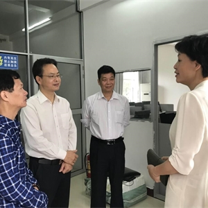 广西图书馆馆员赴防城港市开展基层图书馆业务辅导