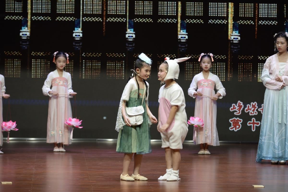二等奖《嫦娥揽月》西乡塘区卫国小学