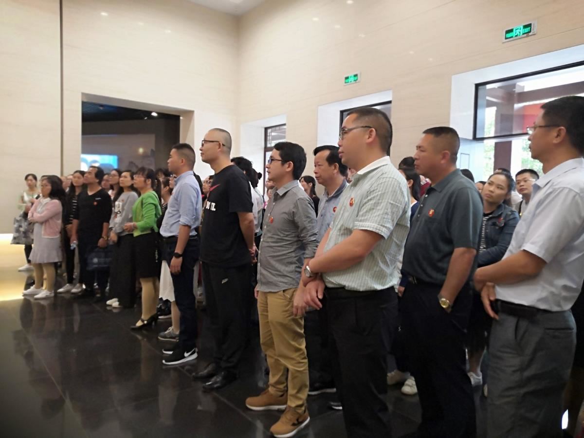 在中共韶山特别支部参观学习