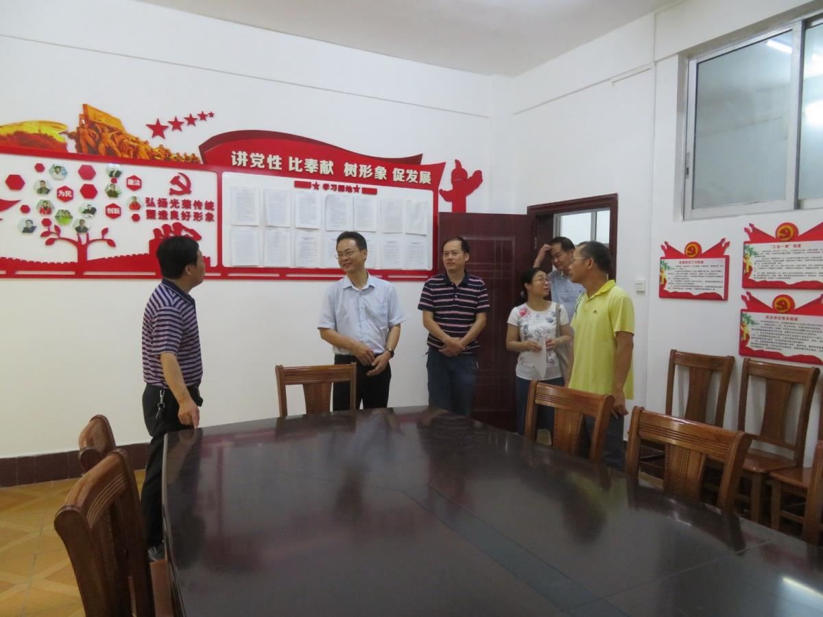 调研北流市图书馆党建阅览室