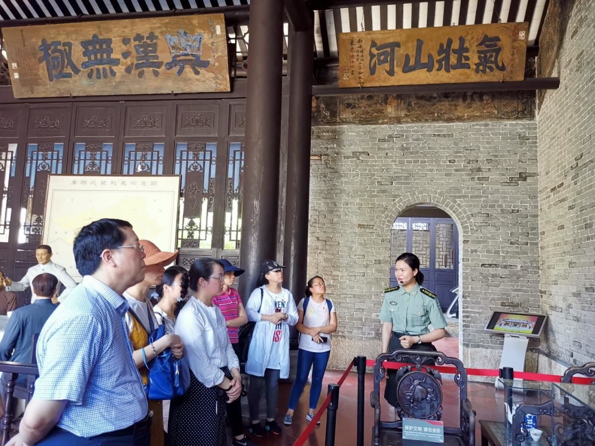 参观粤东会馆