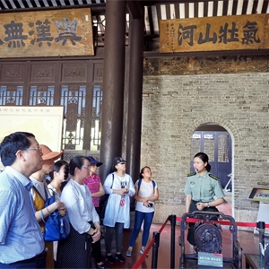 缅怀先烈 重温誓词 砥砺前行——广西图书馆行政支部党员活动在百色顺利举行
