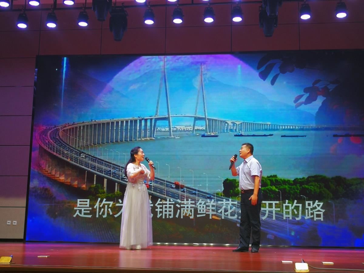 合唱歌曲《最美的歌儿唱给妈妈》