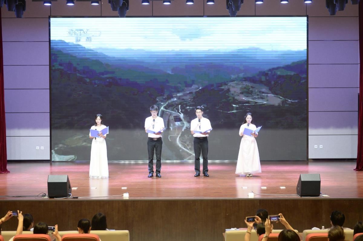 诵读《习近平扶贫论述摘编》选段