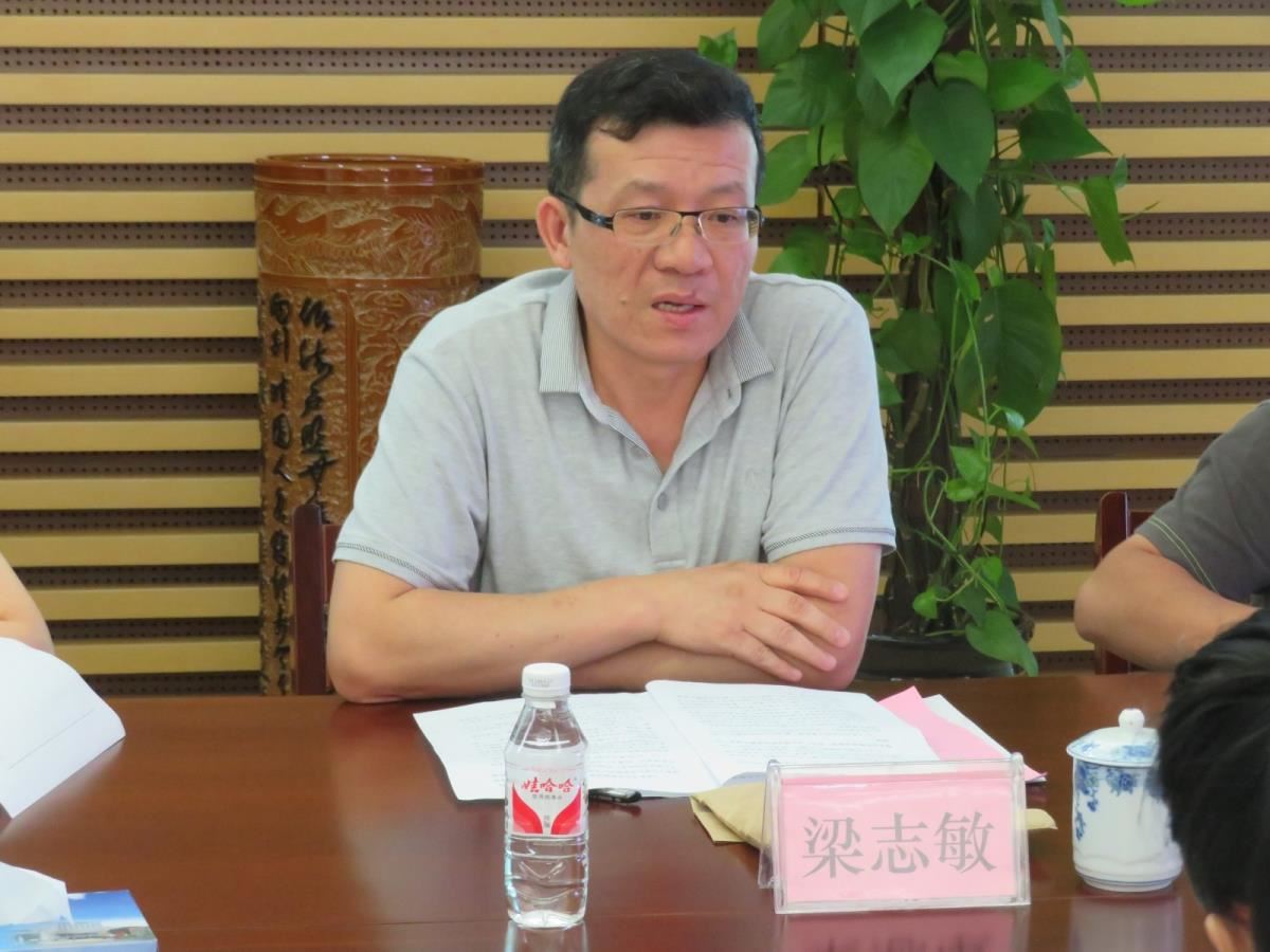 广西民族博物馆梁志敏书记首先点评项目