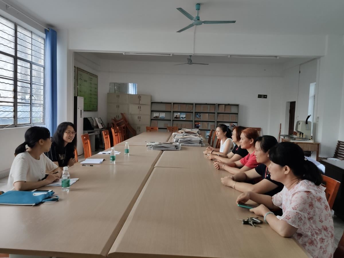 在扶绥县图书馆座谈交流