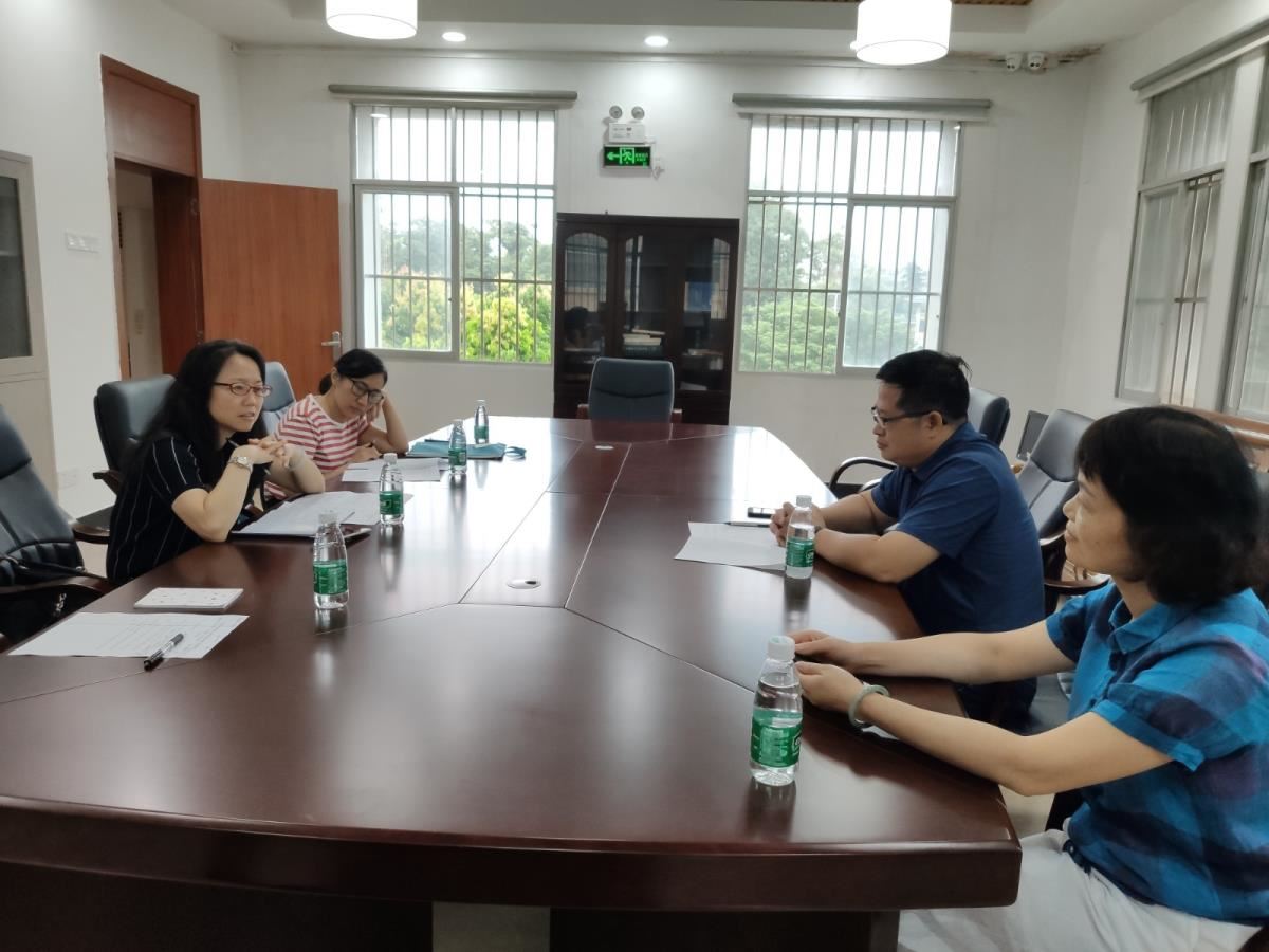 在靖西市图书馆座谈交流