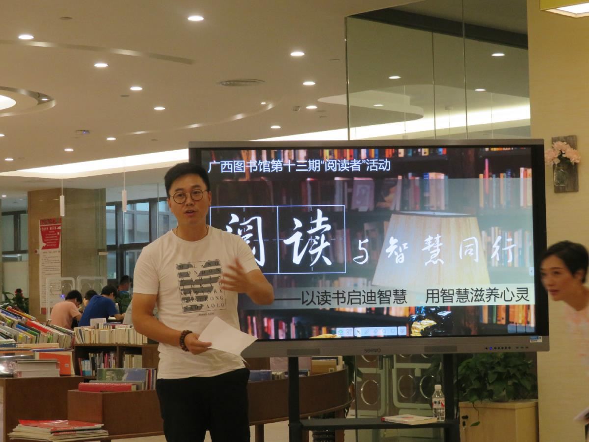 企业家分享阅读对提升智慧的重要性