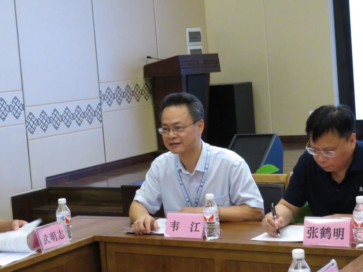 广西图书馆馆长韦江发言