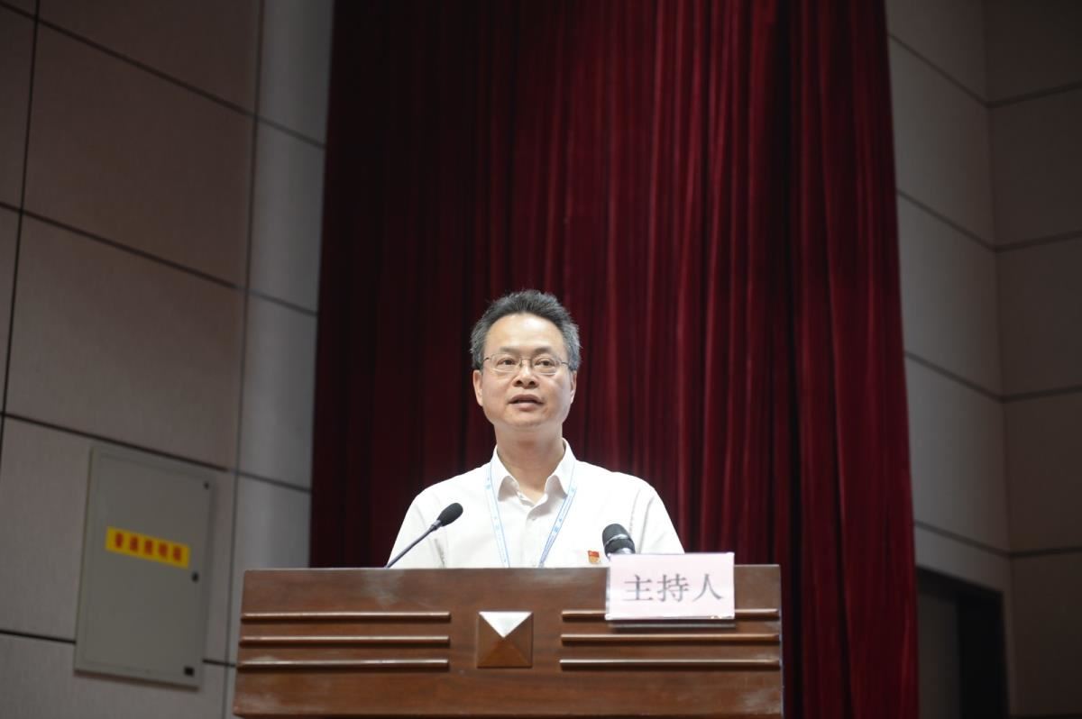 韦江馆长主持讲座