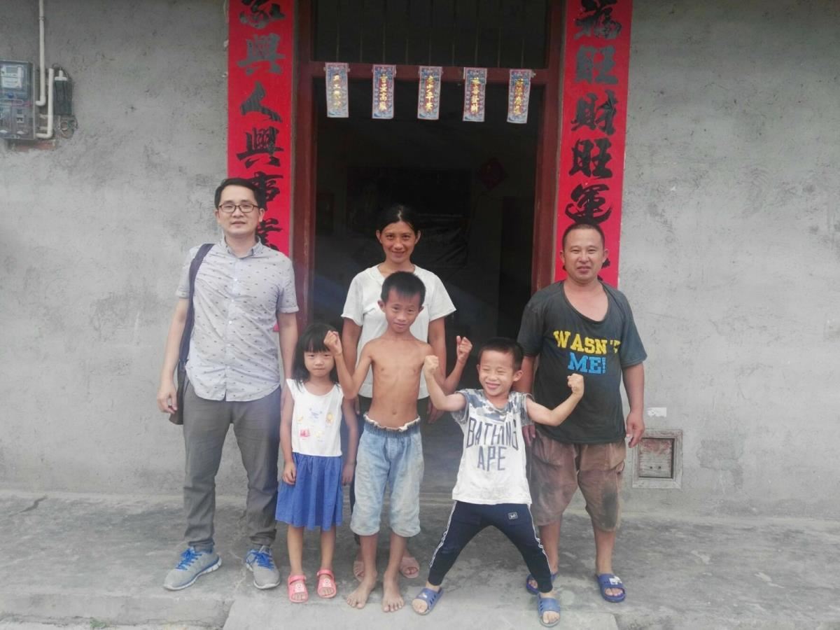 扶贫小组入户慰问