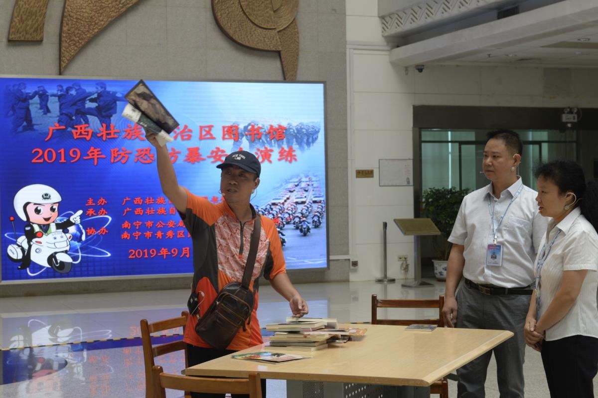 情景剧“大闹阅览室”片段