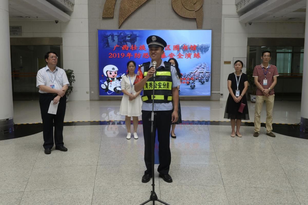 苏毅教导员对演练进行点评