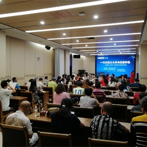 《南宁晚报》 ：梁晓阳与作家读者分享《出塞书》