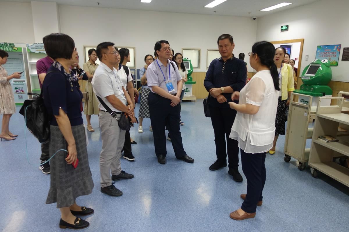 学员在陕西省图书馆少儿部开展现场教学