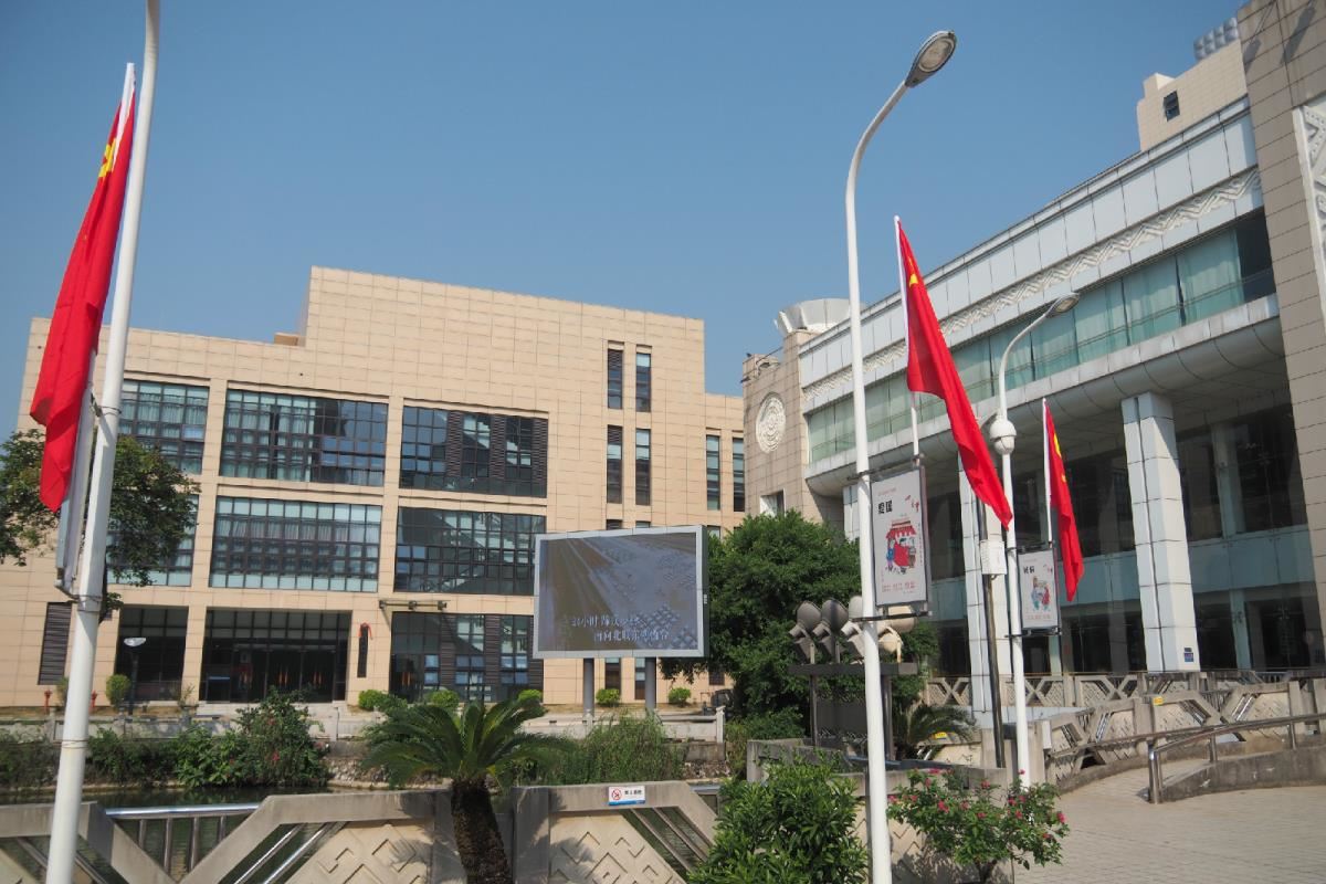 广西图书馆喜迎国庆