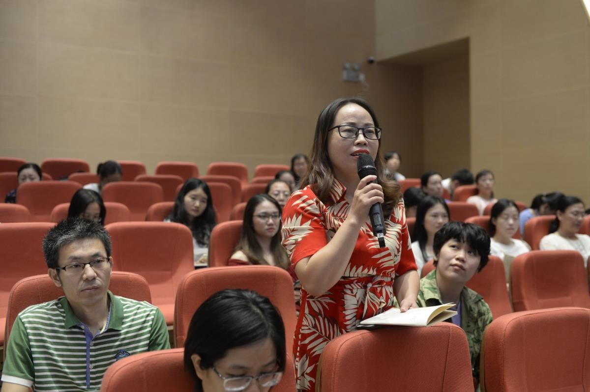 读者在分享沙龙提问