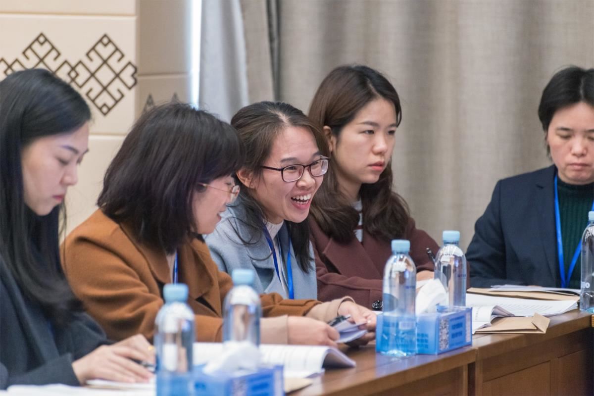 与会代表积极发言