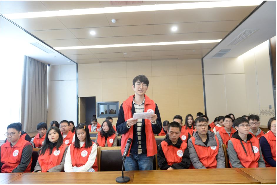 志愿者代表黄渌兵发言