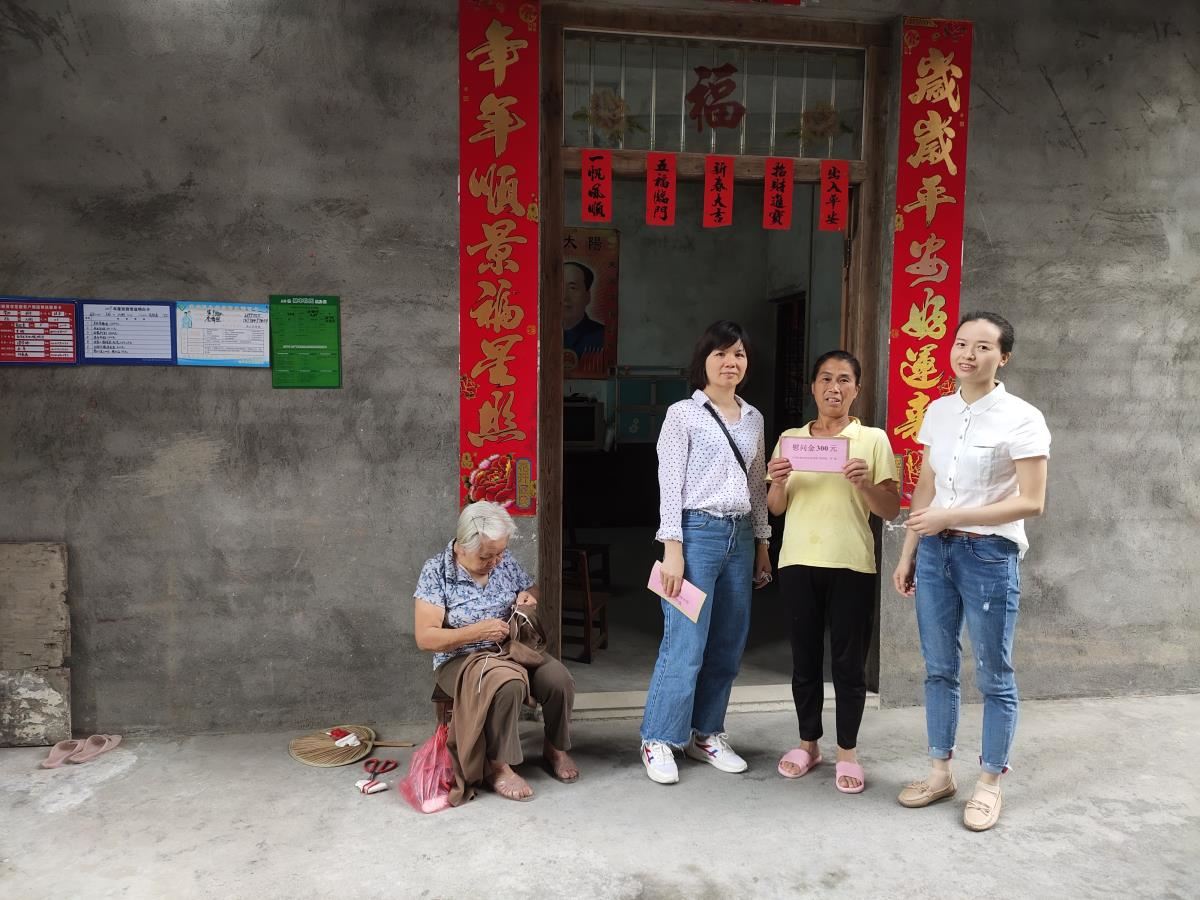 入户慰问