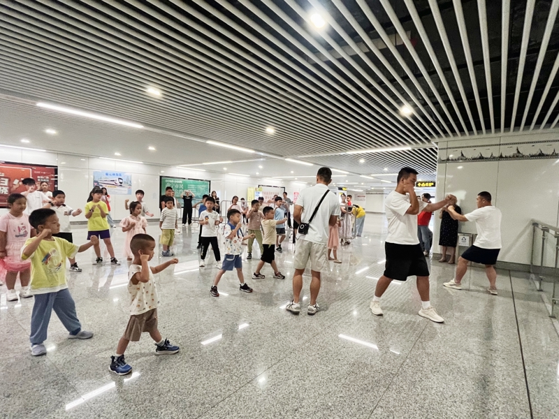3.健身拳现场教学.jpg