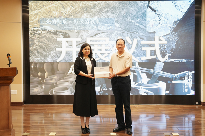 捐赠仪式 (2).JPG