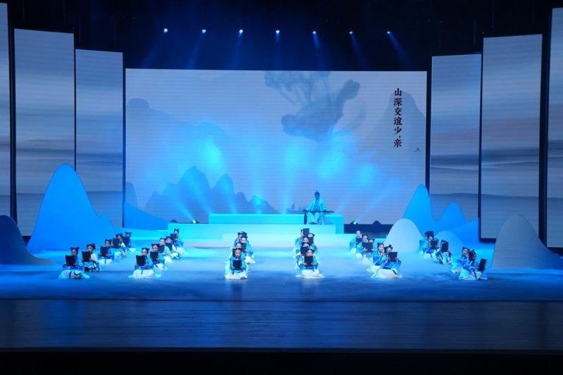 [人民日报]“阅·见西部”第二季走进山城，诵读者共绘“一城山水一城韵”