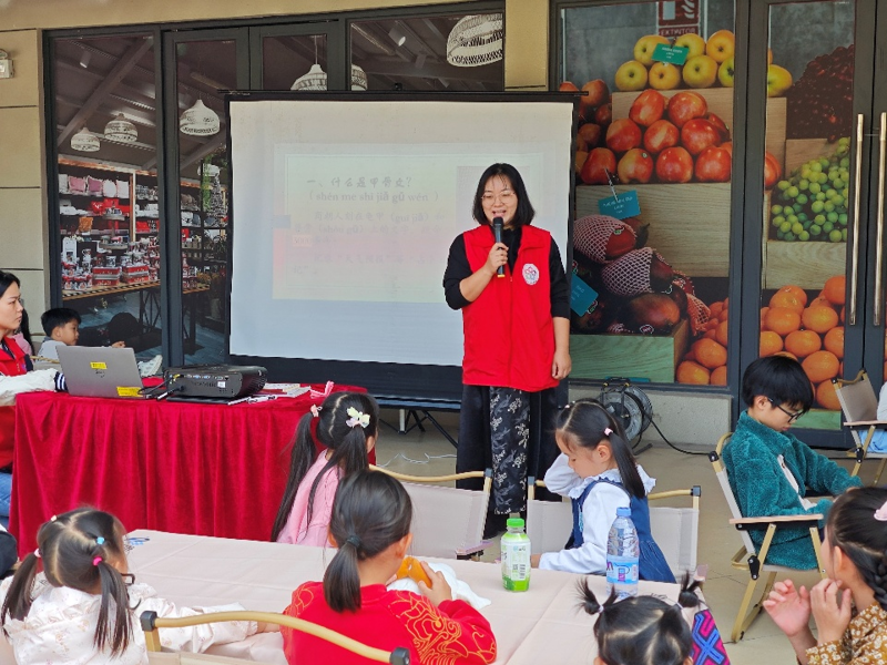 广西图书馆开展“书香伴行·消防护航· 地铁筑安”志愿服务活动