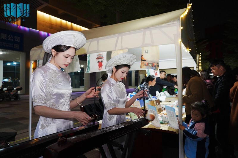 广西17个图书馆联动打造沉浸式文化市集_fororder_3