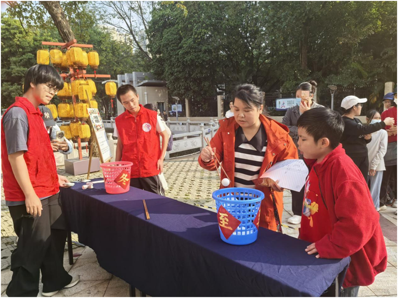 [中国网广西]近千名读者欢聚广西图书馆过冬至，感受民俗和地域文化