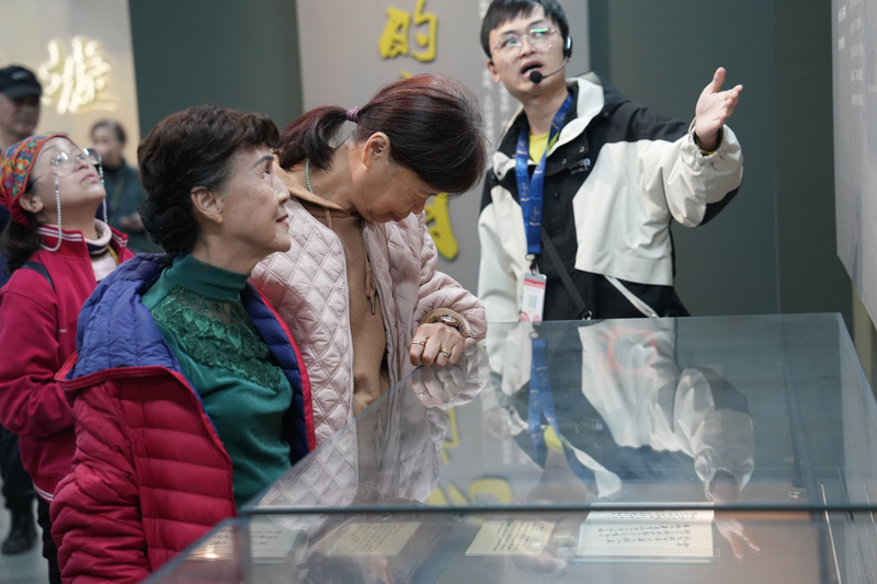 书香迎元旦 雅韵暖桑榆——广西图书馆举办退休人员元旦活动