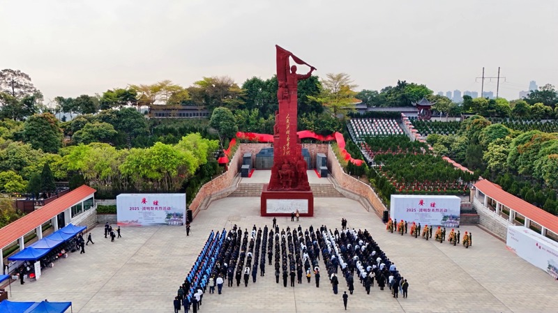 祭英烈活动现场.jpg