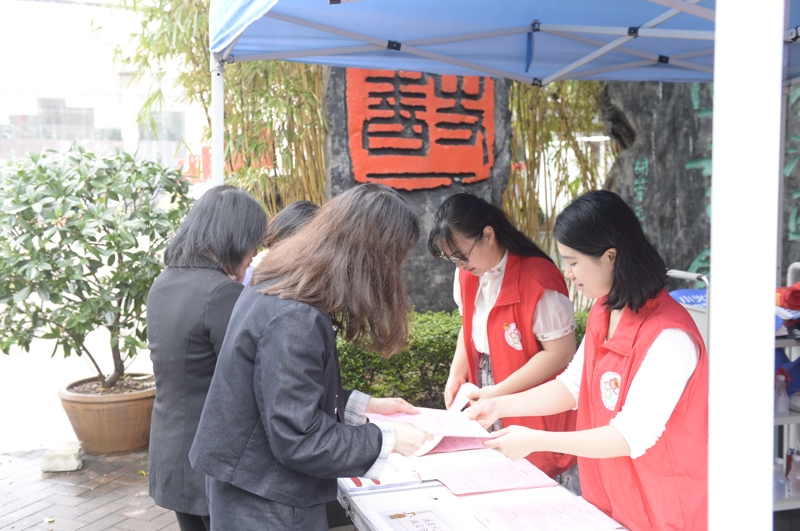 开展诚信建设、道德规范和移风易俗宣传活动现场.JPG
