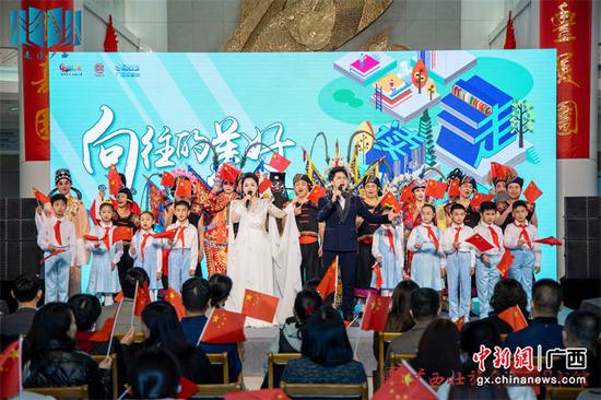 大合唱合影。承办方供图